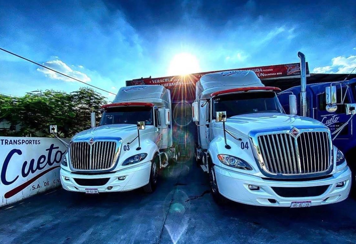 Unidades de Transportes Cueto en sus instalaciones
